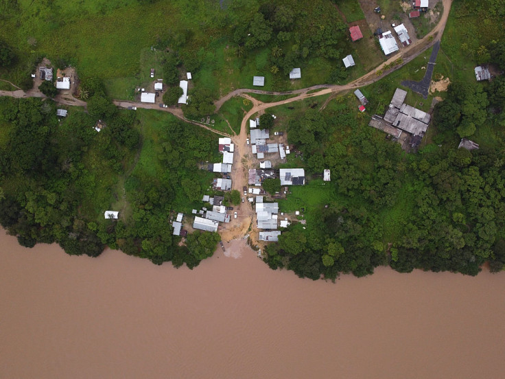 the Cuyuní river, which separates Venezuela from Guyana