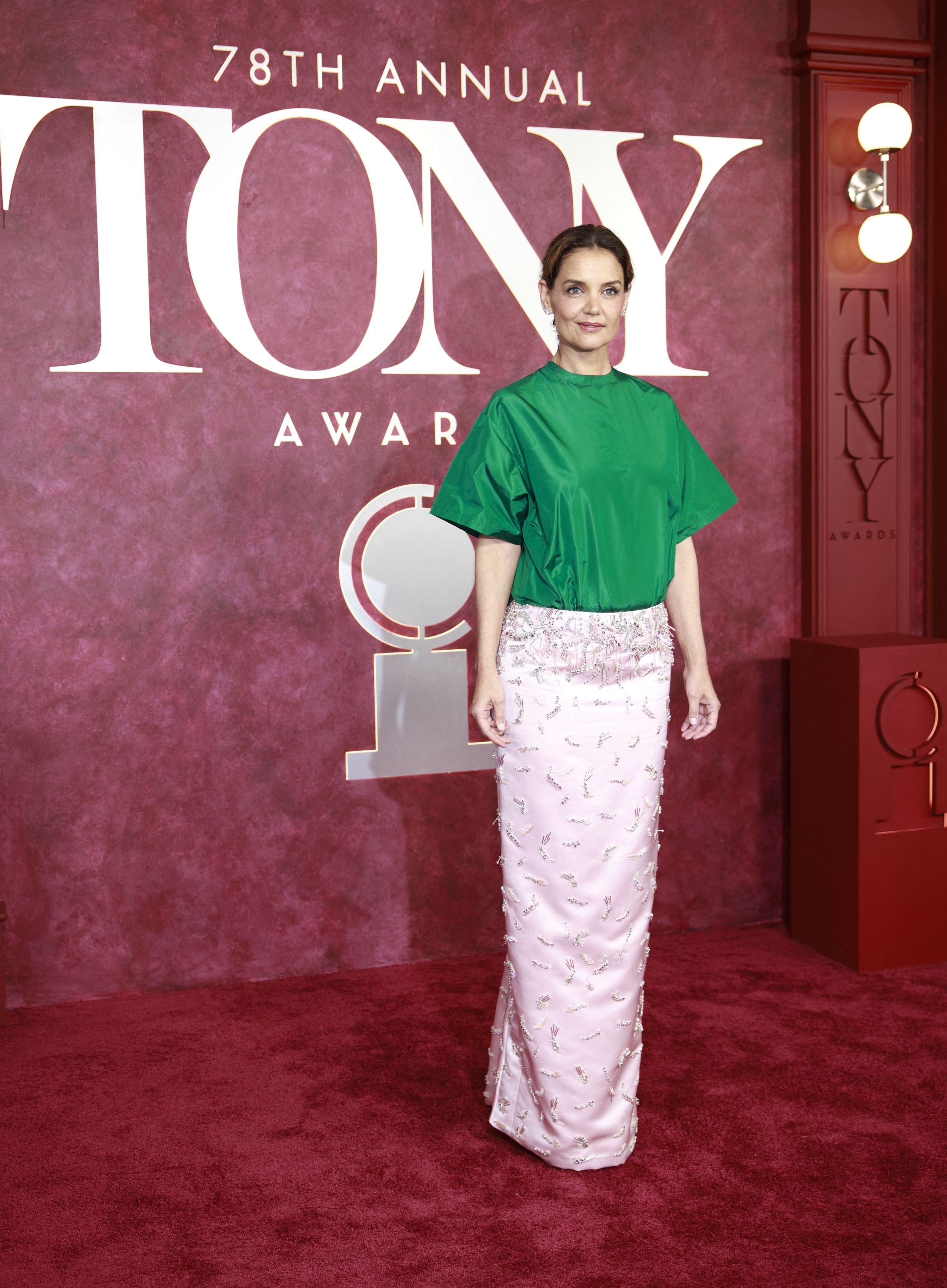 Tonys 2025 Red Carpet Katie Holmes Tonys 2025 Red Carpet Katie Holmes