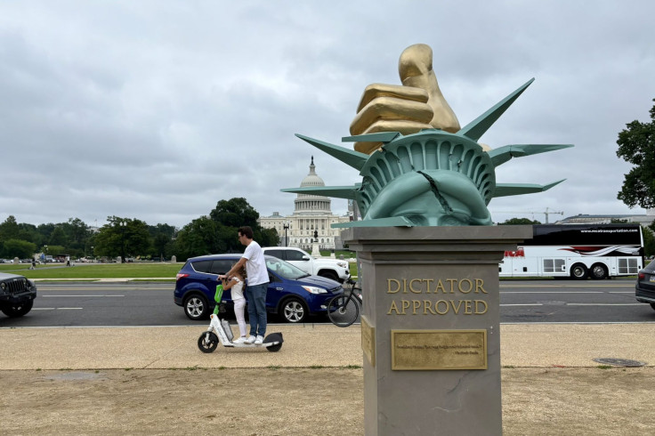 Trump statue Dictator