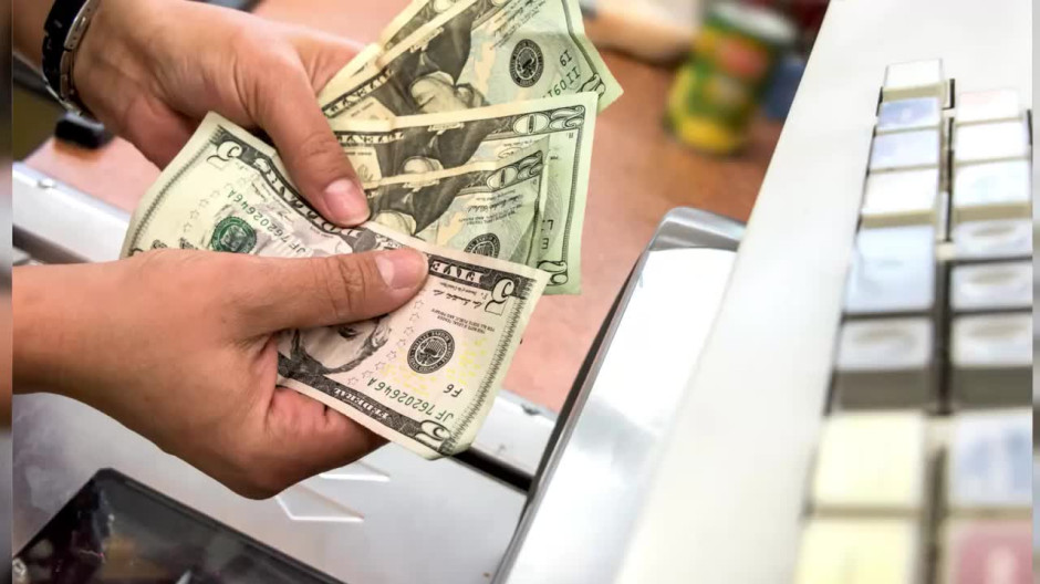Mixed Economic Signals US GDP Shrinks Amid Tariff Impact, But Business Investment Holds Steady