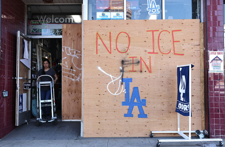 Los Angeles business the day the overnight curfew was lifted