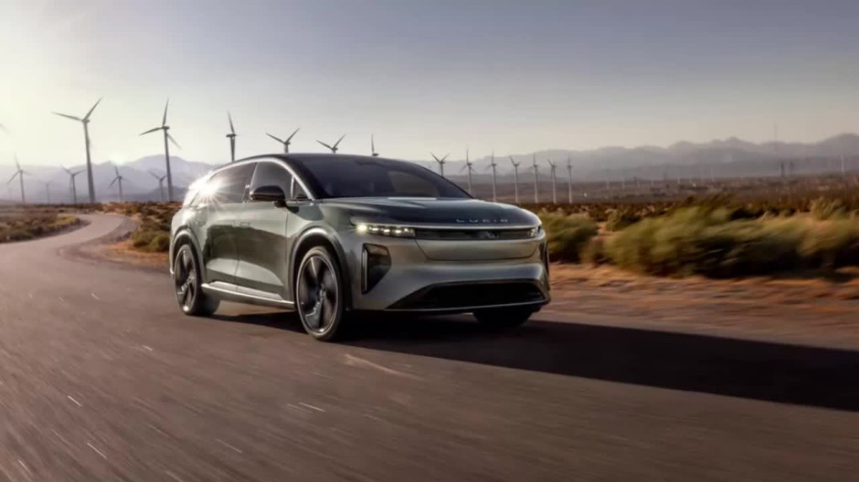 Uber Unveils Global Robotaxi Fleet With Lucid and Nuro