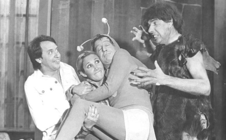 Rubén Aguirre vs. Florinda Meza, Graciela Fernández, and Chespirito