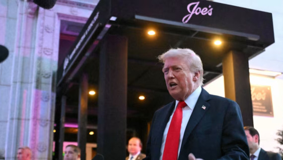 Trump Hackled in DC Restaurant