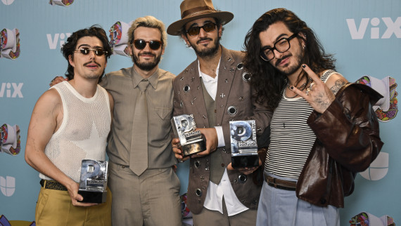 Morat tie with bad bunny bigger winners premios juventud 2025