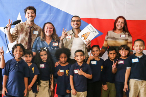 Rauw Alejandro teaches salsa in Celebrity substitute