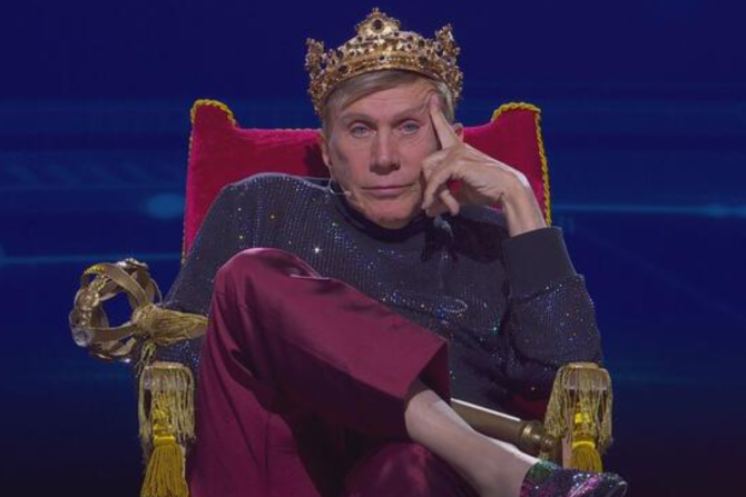 Osmel Sousa says goodbye to miss universe