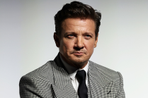 Jeremy Renner acused to threat call ICE director chinese