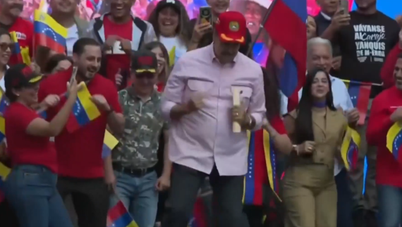 Maduro dances before supporters