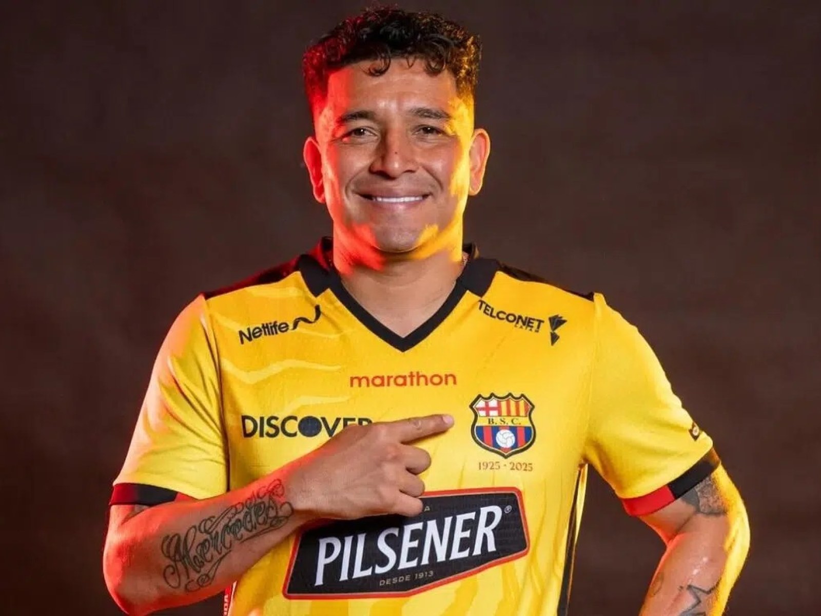 Barcelona Soccer Star Mario Pineida Shot Dead in Apparent Targeted Attack in Ecuador