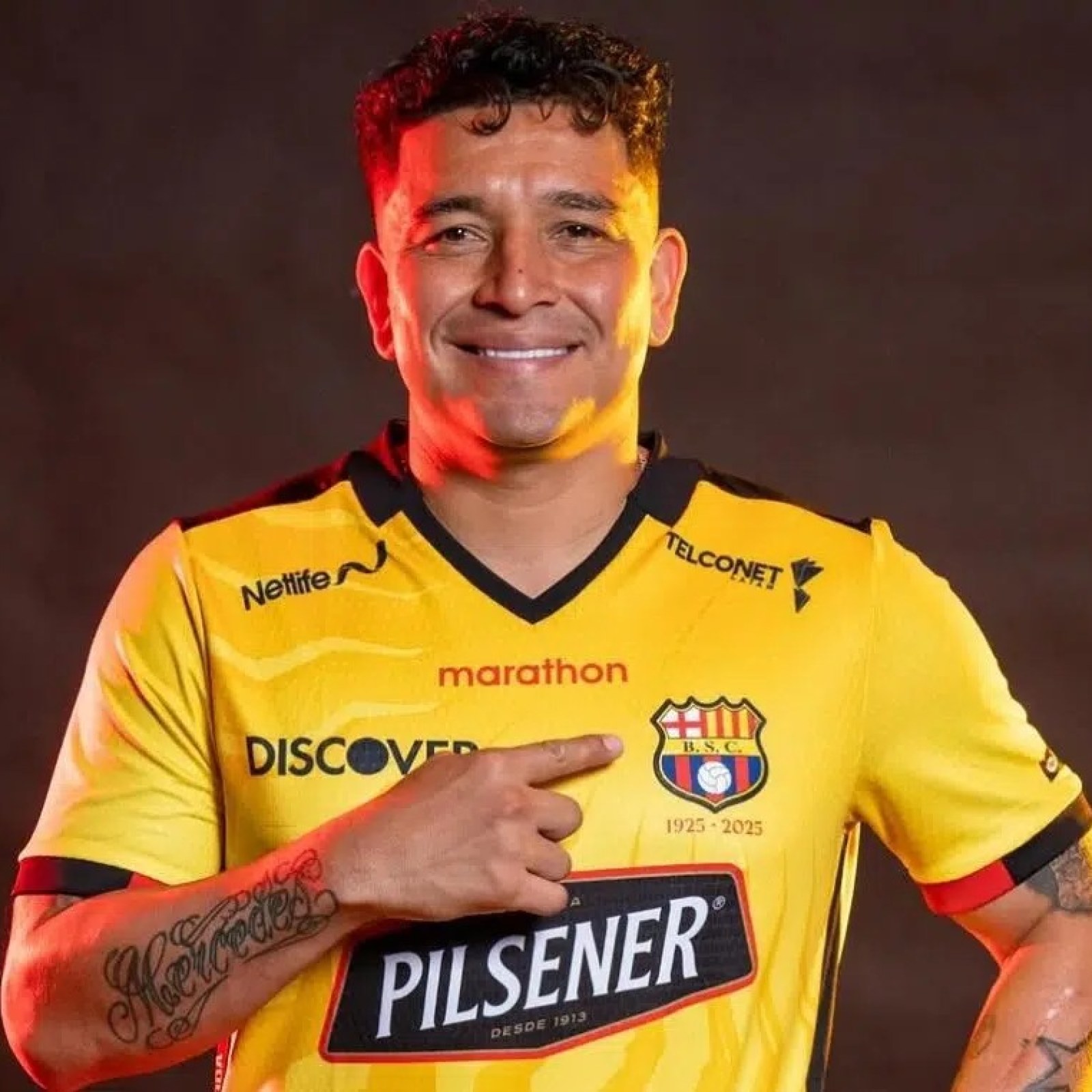 Barcelona Soccer Star Mario Pineida Shot Dead in Apparent Targeted Attack in Ecuador