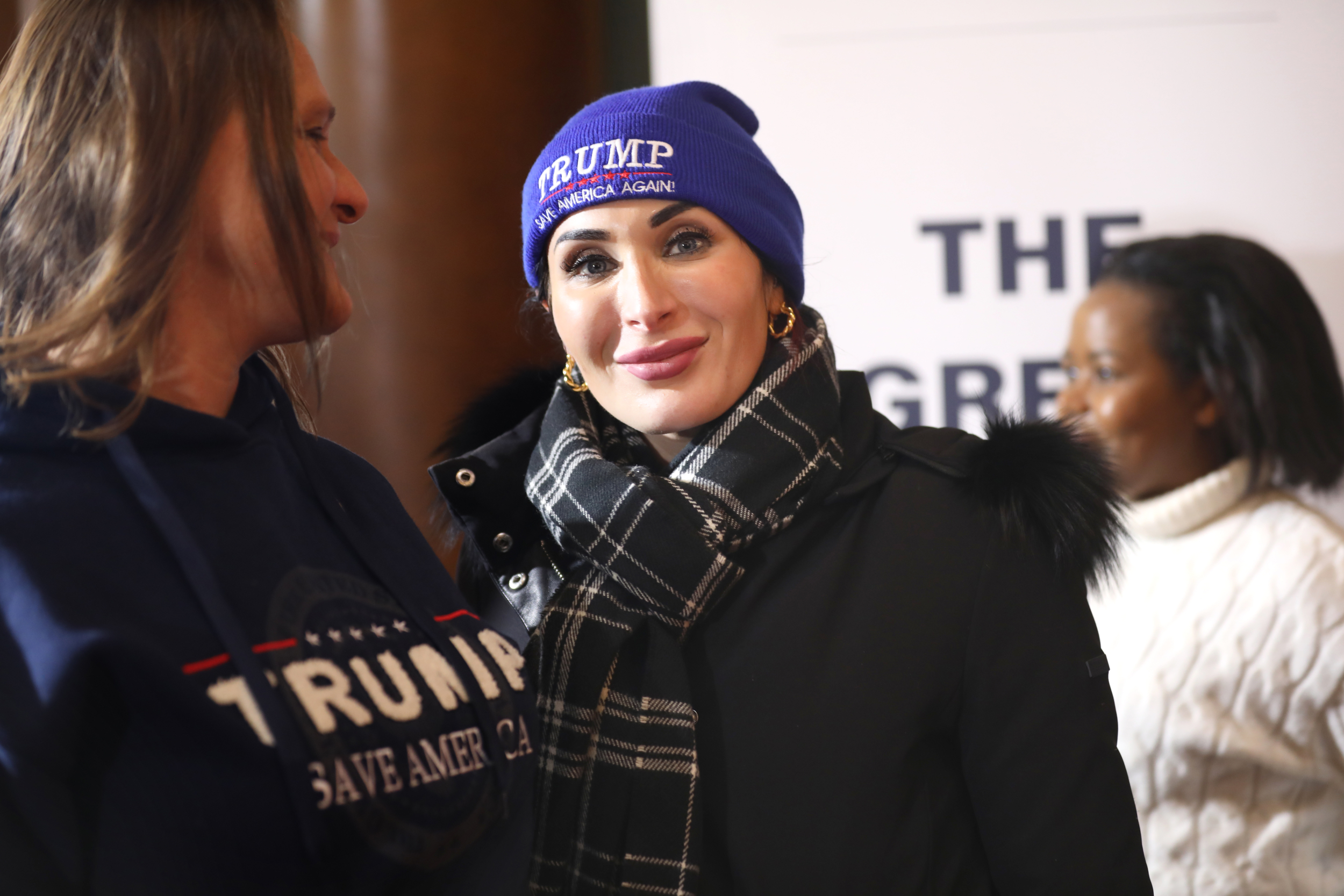 other - loomer ルーマー 22AW キャメルボアアノラック ブルゾン 2 M 紺 Laura Loomer Changes Tune on Venezuela's Machado, Urges 'Immediate