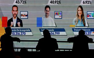 A screen shows the first exit poll results.