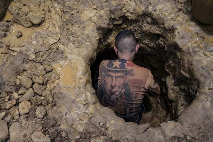 TOPSHOT-VENEZUELA-MINING-CHILDREN-ENVIRONMENT