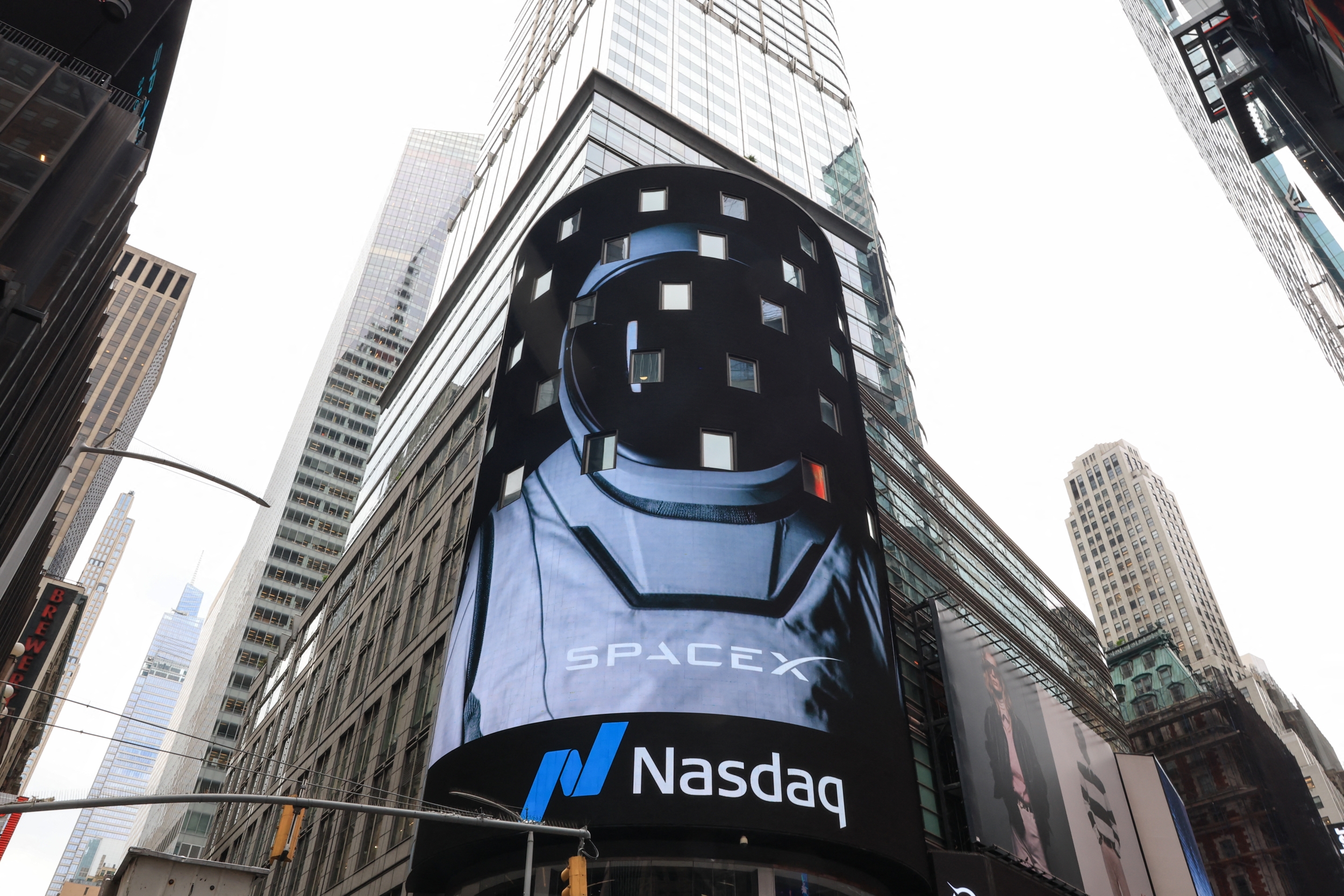  SpaceX Listed On Nasdaq Exchange