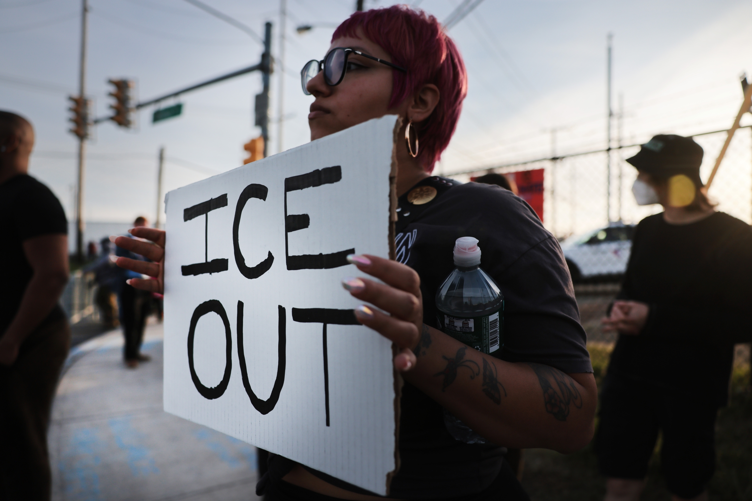 Judge Temporarily Blocks Deportation of Key Witness in Fatal Houston ICE Shooting