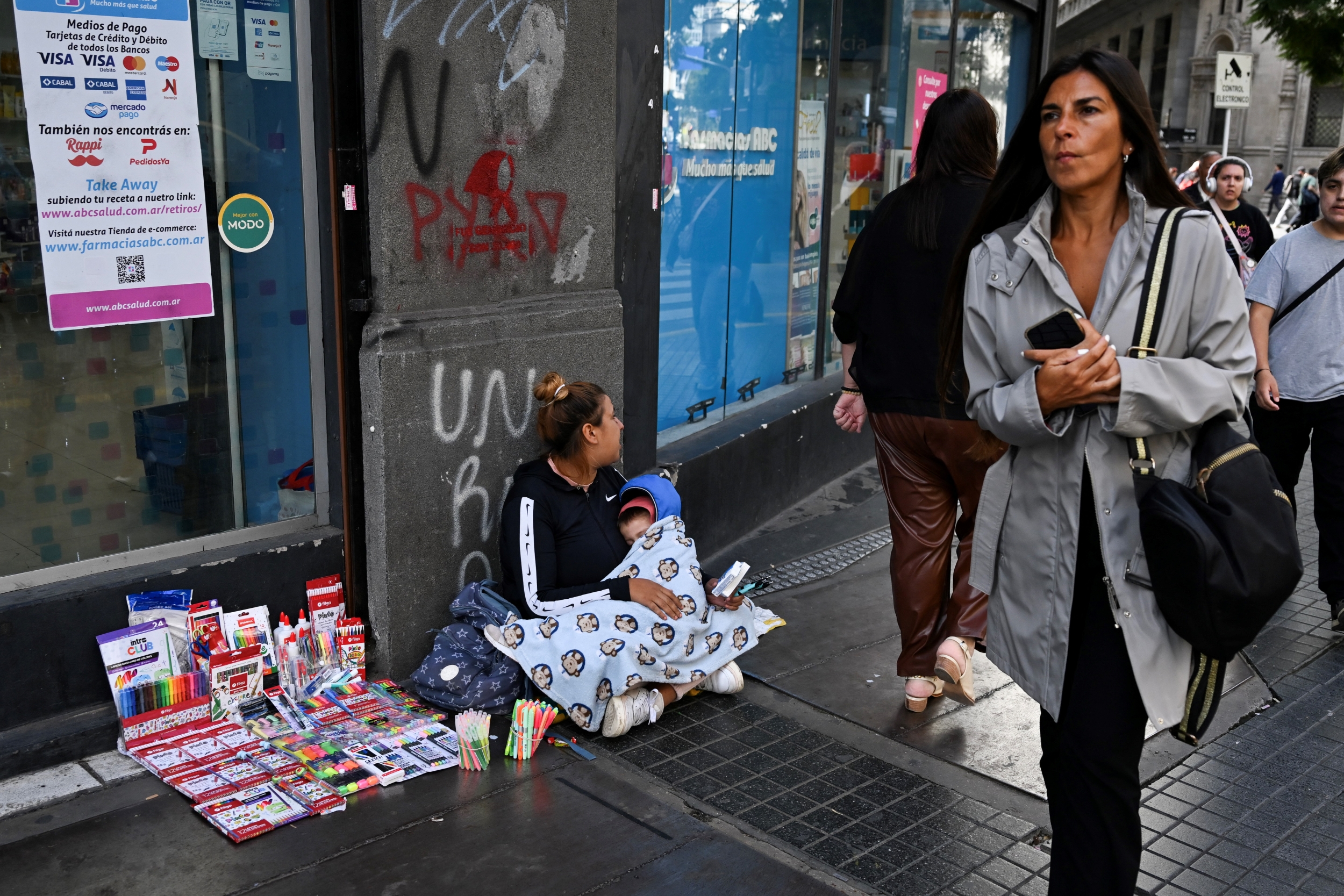Argentina added 1.7 million new poor in 6 months here's what economists say - Latin Times thumbnail