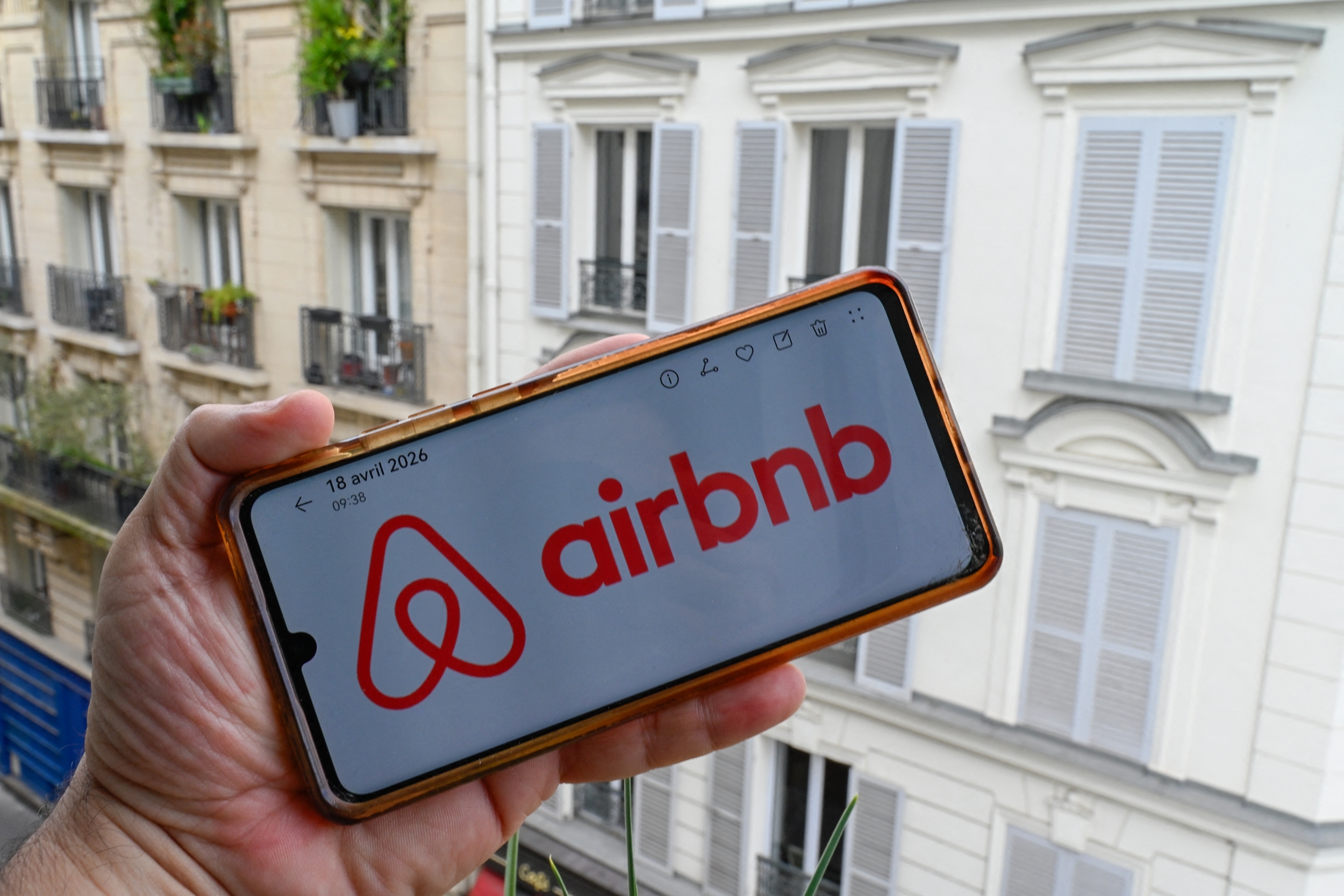 Airbnb Bans Bed-Stripping and Dish-Washing at Check-Out — and Hosts Are ...
