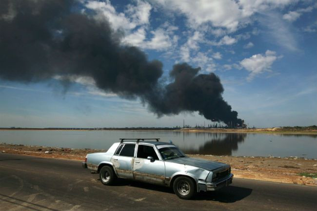 Venezuela struggles with refinery blaze after deadly blast