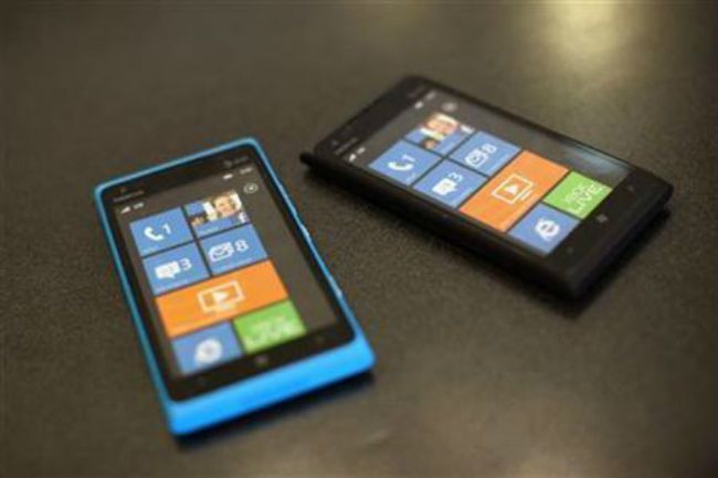 Nokia cuts smartphone prices before new models arrive