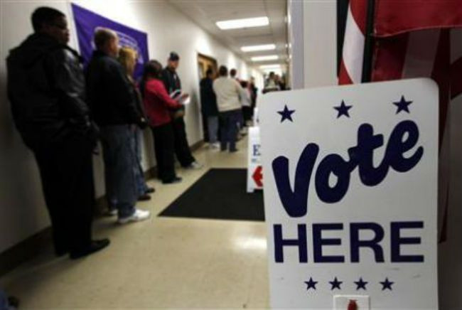 Romney, Obama converge on Iowa in late scramble for votes