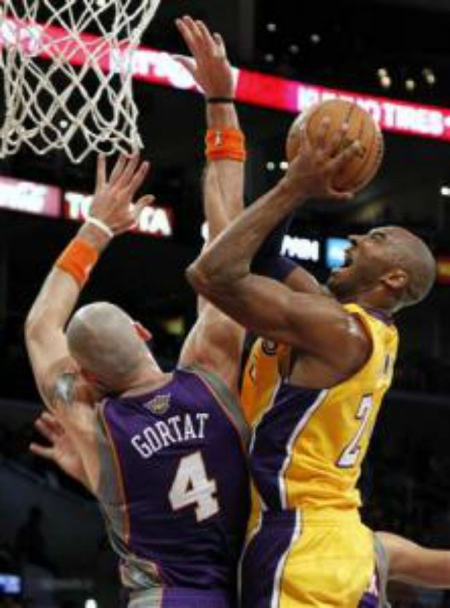 Lakers hint at "Showtime" by torching the Suns