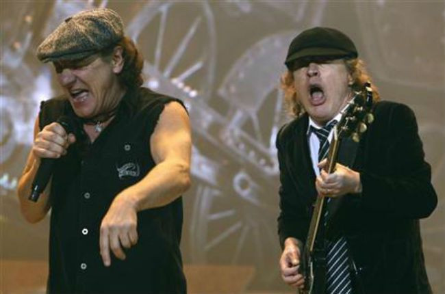 Aussie rockers AC/DC's music to be sold on iTunes