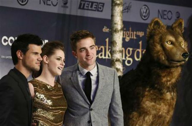 "Twilight" shines in third box office win over Bond