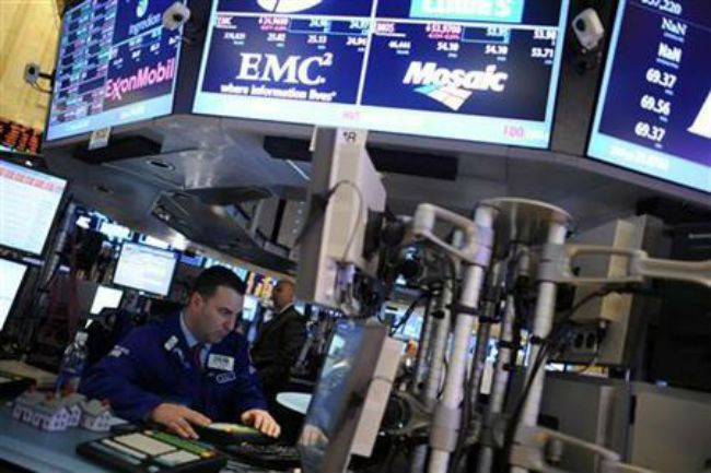 Wall Street little changed before next "cliff" signal