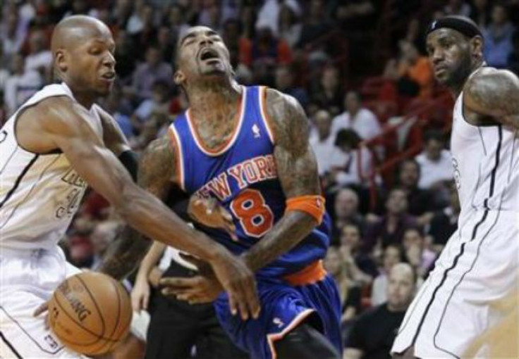 Without Anthony, Knicks crush Heat in Miami