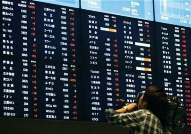 U.S. budget, growth hopes send shares, euro higher